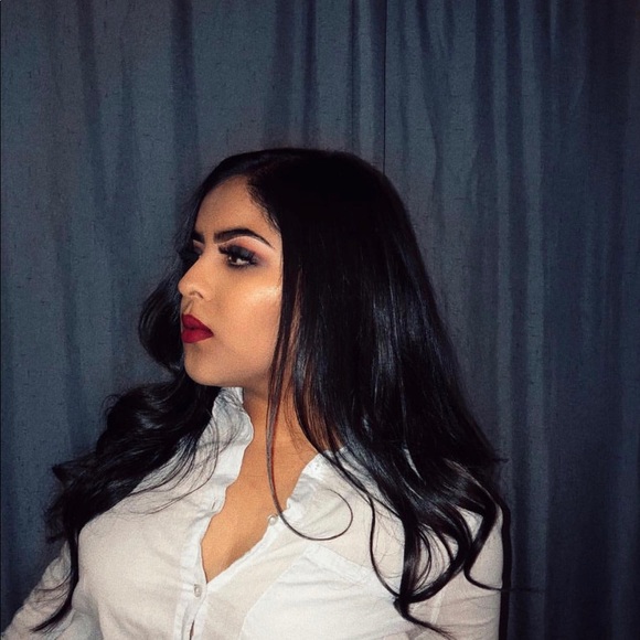 Meet your Posher, Julissa - Picture 1 of 1